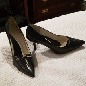 Nine west navy leather pumps